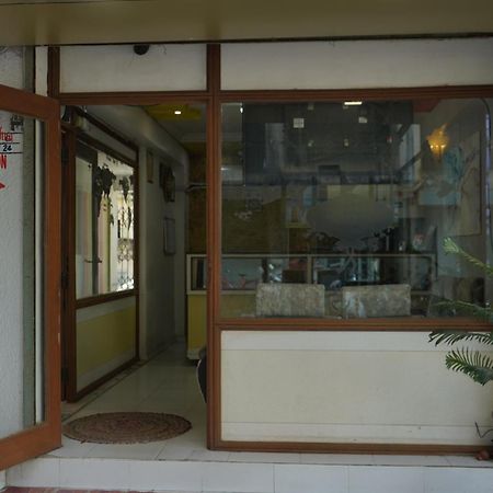 Hotel Krishna Ахмедабад Экстерьер фото