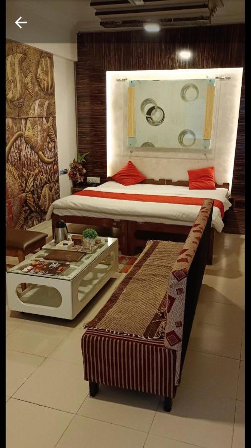 Hotel Krishna Ахмедабад Экстерьер фото