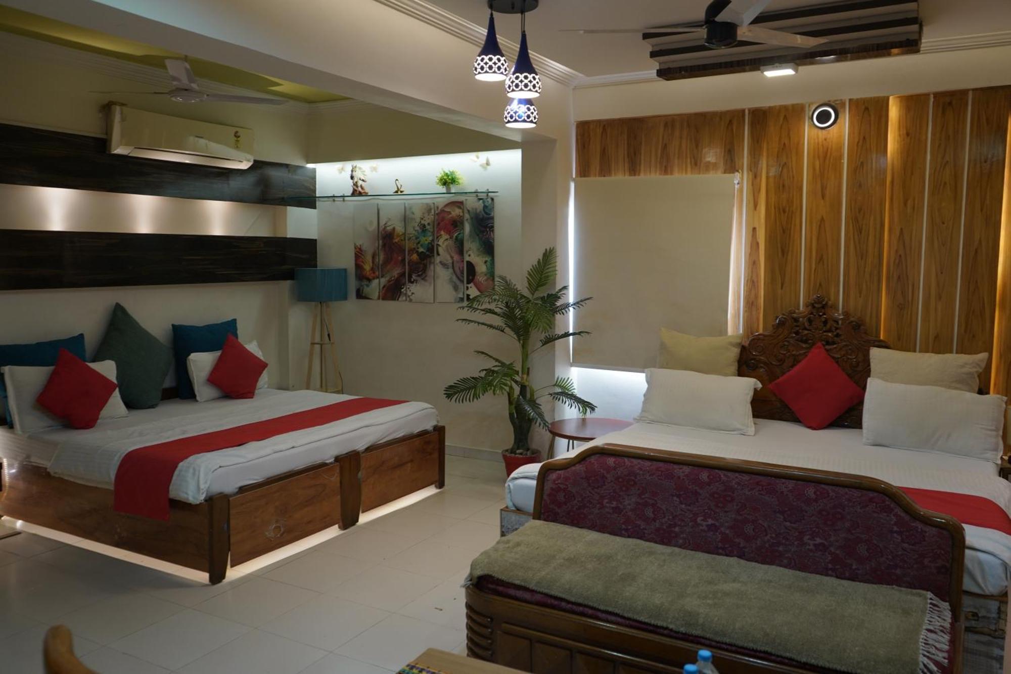 Hotel Krishna Ахмедабад Экстерьер фото