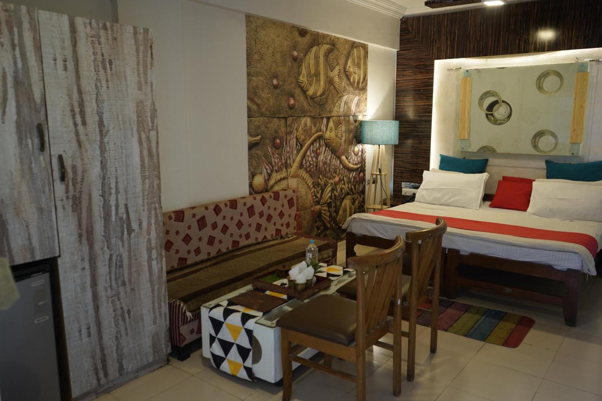 Hotel Krishna Ахмедабад Экстерьер фото
