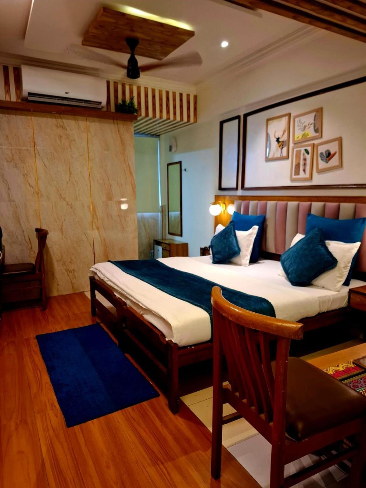 Hotel Krishna Ахмедабад Экстерьер фото